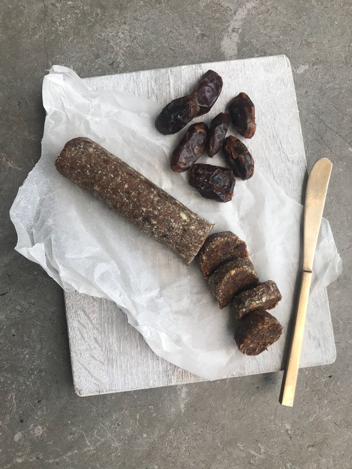 Raw Date, Oat and Cacao Energy Logs - A Natural Energy-Boosting Snack